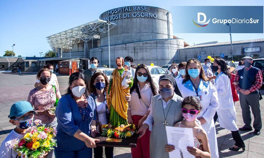 Colegio San José entregó imagen de Santo Patrono a Hospital Base de Osorno