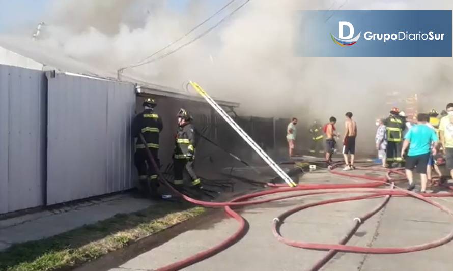 Bomberos controlan incendio de viviendas en Osorno