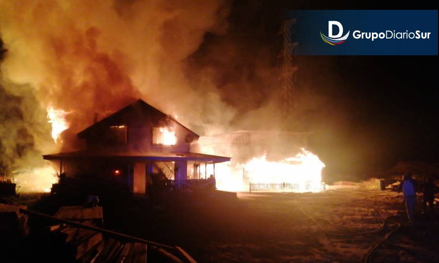 Incendio destruyó aserradero y casa en San Pablo