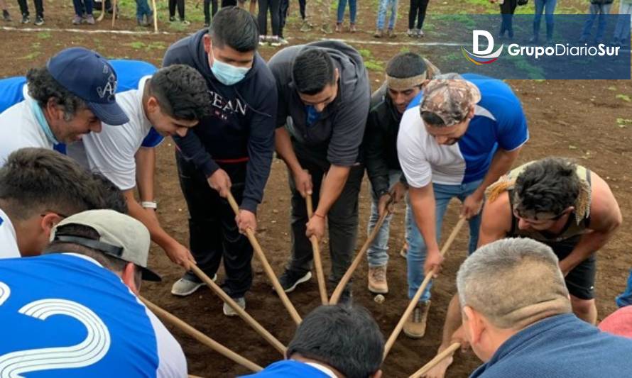 Carabineros y comunidades indígenas midieron fuerzas en campeonato de Palín 