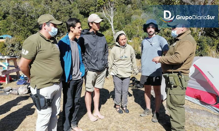 Encuentran a 4 excursionistas extraviados en la costa de Osorno