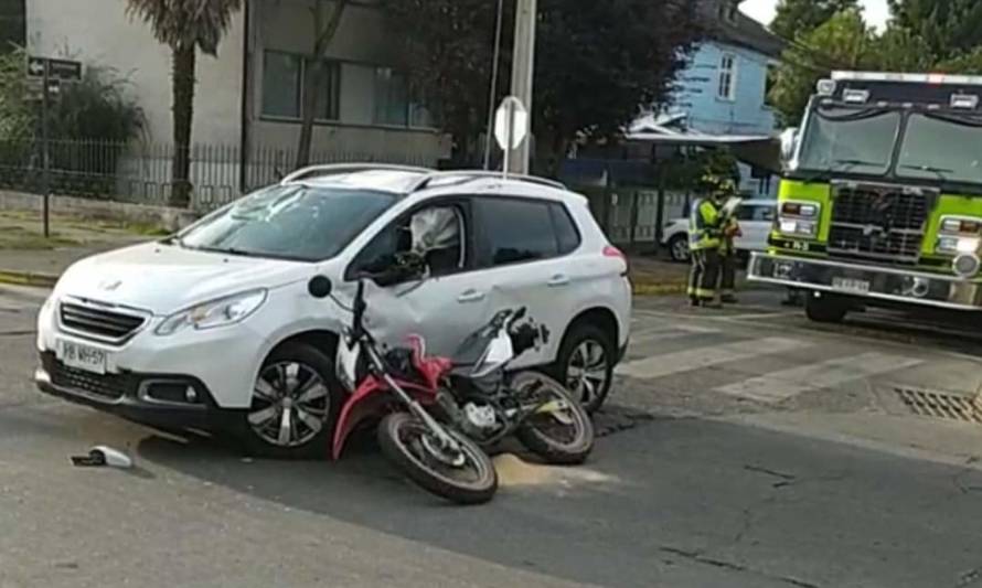 Motociclista quedó grave luego de una colisión con vehículo menor