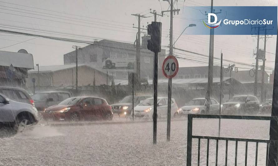 Usuarios de redes sociales dan cuenta de inundaciones por lluvia en Osorno