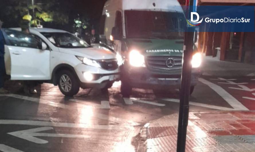 Vehículo particular colisionó con retén móvil de Carabineros