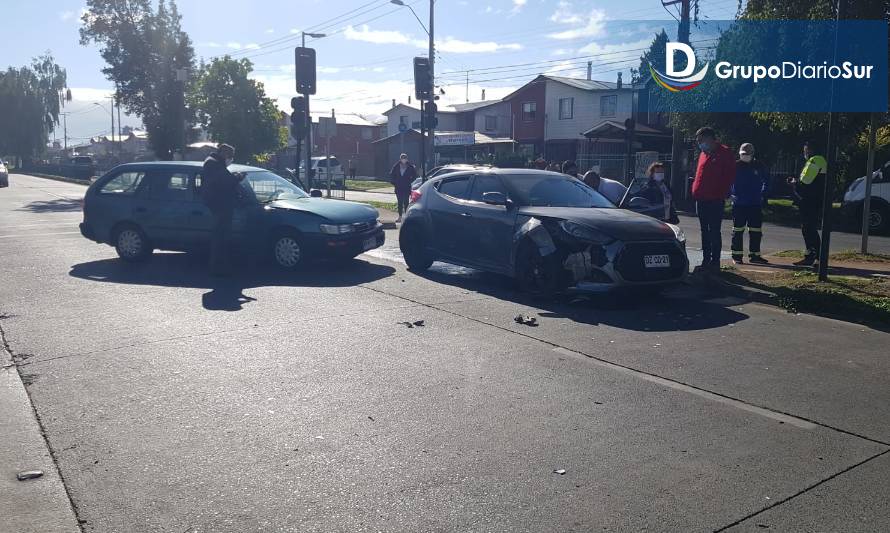 Semáforos apagados habrían provocado colisión vehicular en Osorno