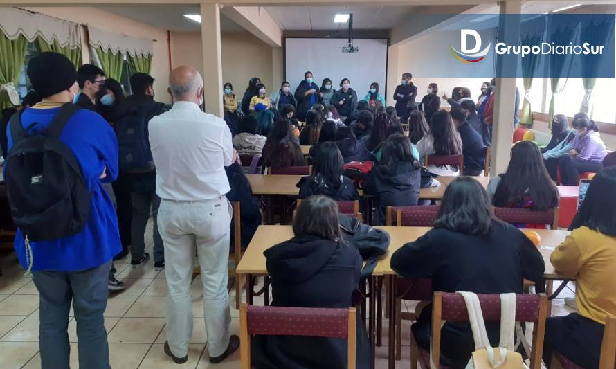 Estudiantes de liceo de Paillaco paralizan las clases ante investigación de abuso sexual 