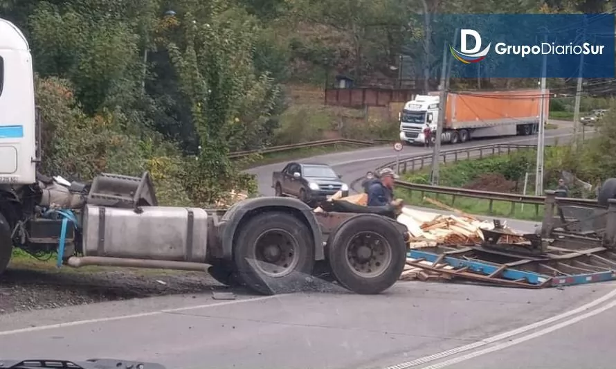 Accidente genera corte de tránsito en importante vía de Osorno