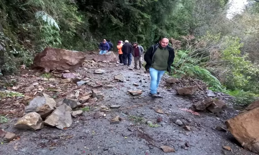 Temporal mantiene a 500 personas aisladas en Chiloé y en Palena está cayendo nieve