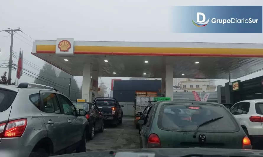 Histeria por posible desabastecimiento de combustible provocó largas filas en estaciones de servicio en Osorno