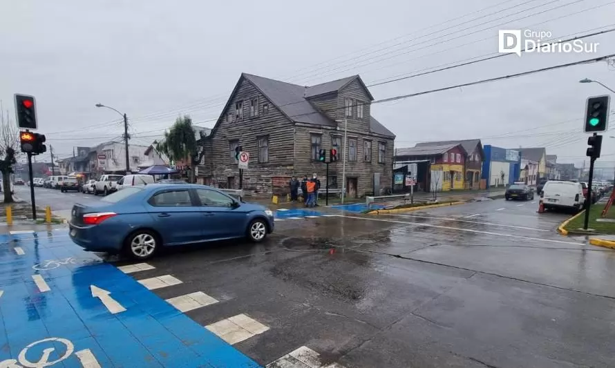 Semáforos en intersección de las calles Santiago y Tarapacá entraron en marcha blanca en Osorno