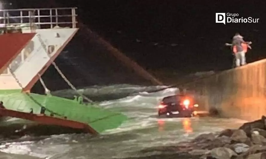 Puerto Montt: vehículo cayó al mar en Caleta La Arena