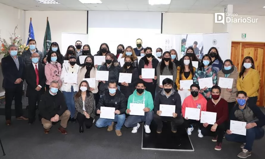 Certifican a alumnos de la UST Osorno que apoyaron en el proceso de Operación Renta