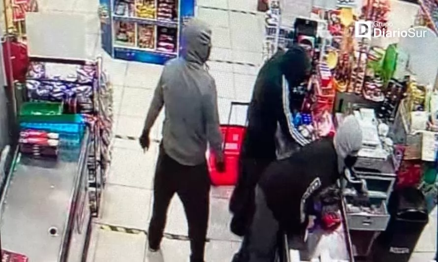 Encapuchados asaltaron violentamente a cajera y clientes de supermercado en Osorno