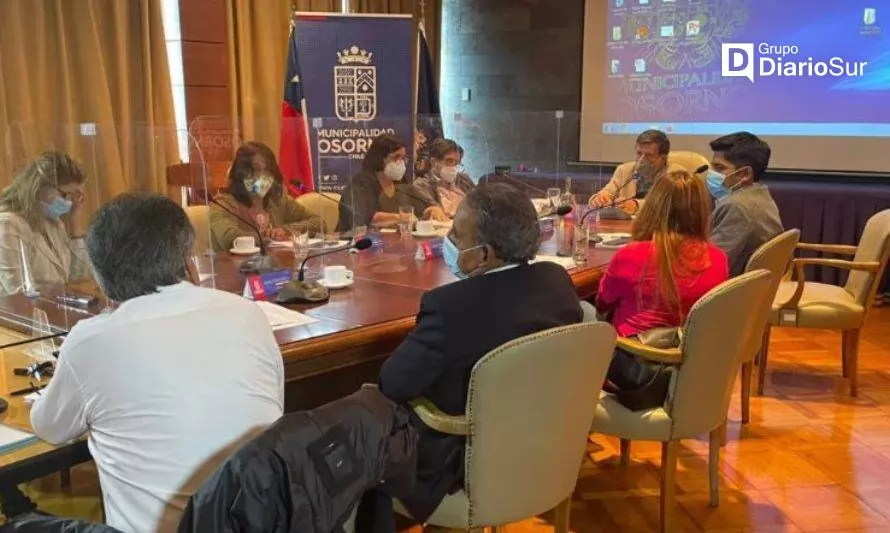 Concejal Castilla Criticó retrasos en obras de Liceo Carmela Carvajal y Plazuela Yungay en Osorno