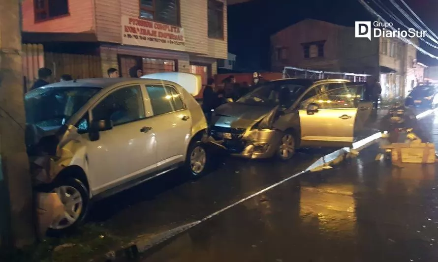 AHORA: Colisión en calle Colón esquina Juan Mackenna dejó a dos lesionados en Osorno