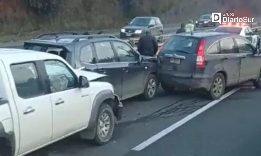 Osorno: colisión múltiple deja dos personas lesionadas en Ruta 5 Sur