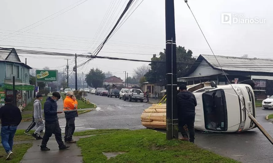 Reportan volcamiento de un camión en Osorno  