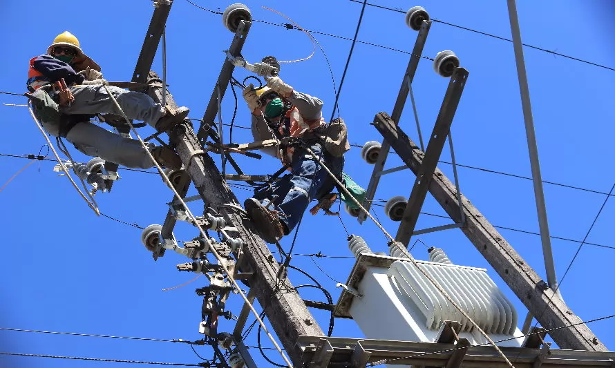 Anuncian corte de energía eléctrica en sector oriente de Osorno