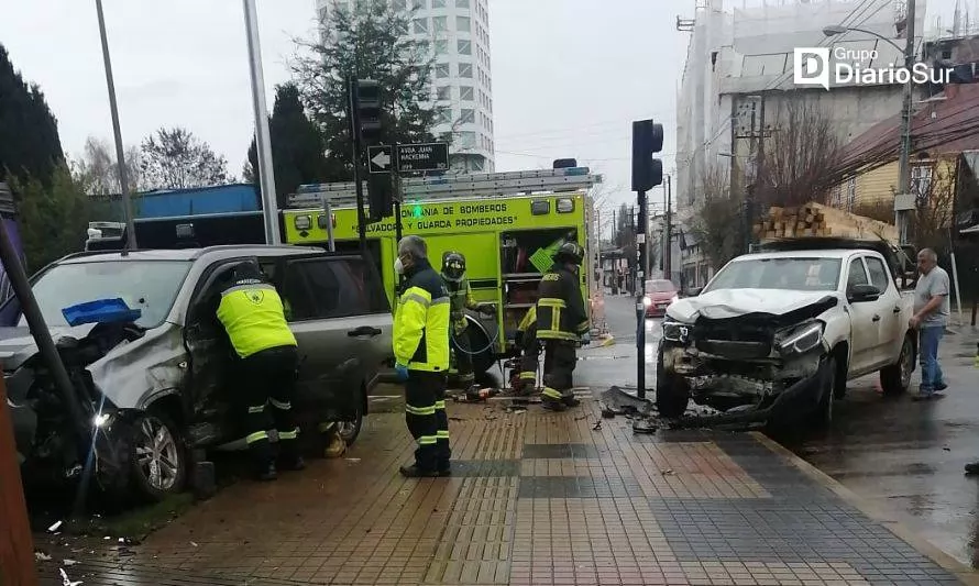 Al menos un lesionado deja colisión en centro de Osorno