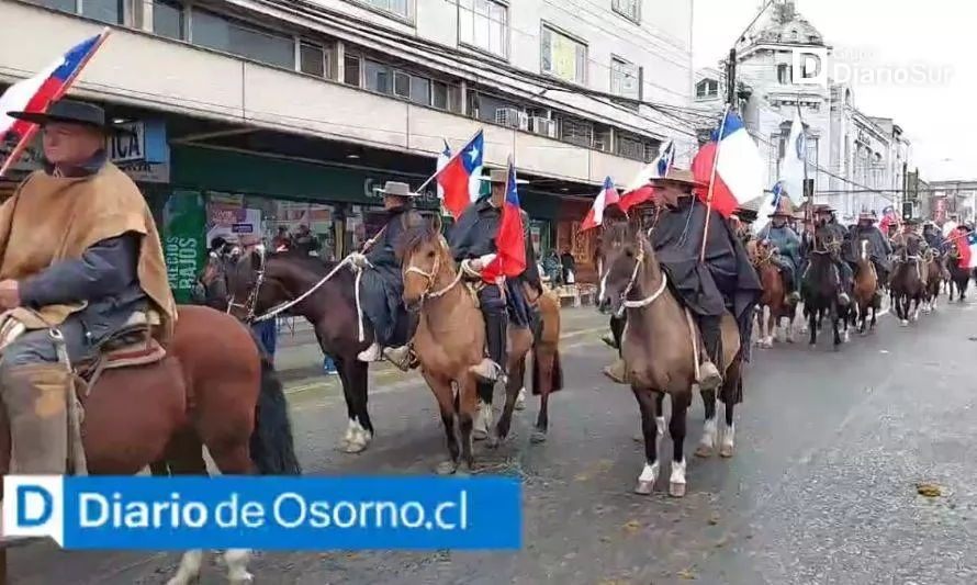Centenares de jinetes encabezan caravana que recorre Osorno  