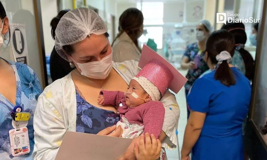 Bebé prematura es dada de alta tras 112 días en hospital de Osorno