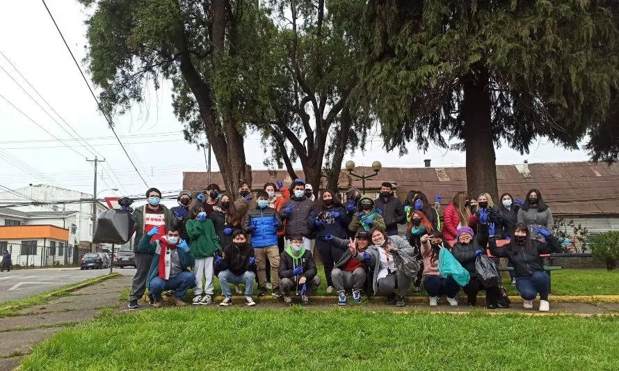 Estudiantes osorninos participan de jornada de limpieza y concientización del medio ambiente 