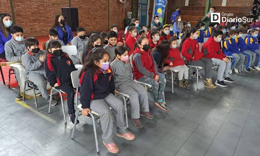 Escolares complementan su formación pedagógica en Osorno