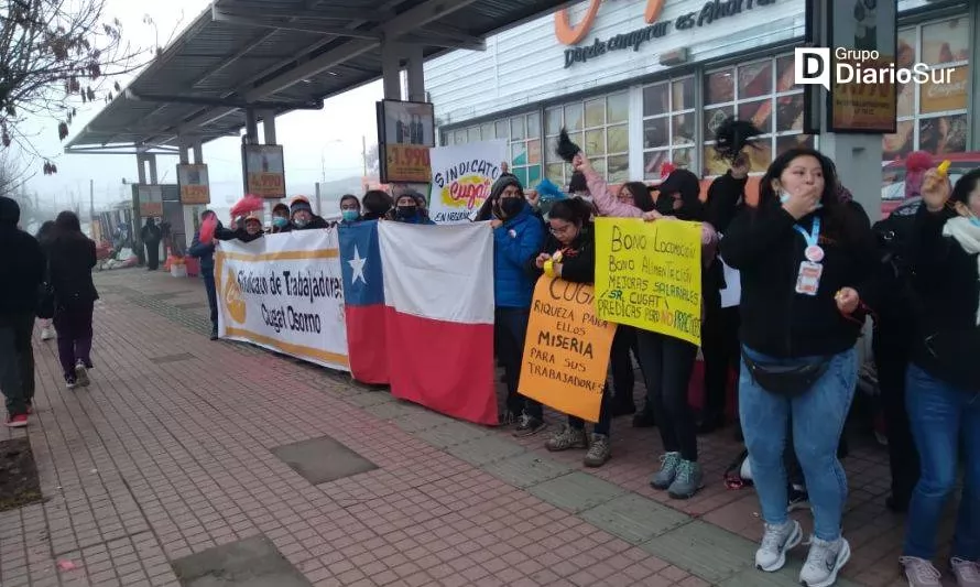 Continúa huelga legal del sindicato de supermercado de Osorno