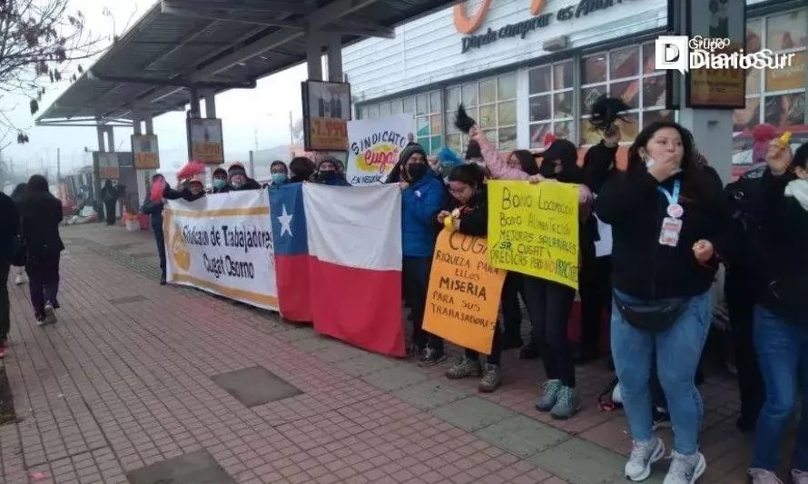 Osorno: trabajadores de supermercado están en un conflicto sin solución