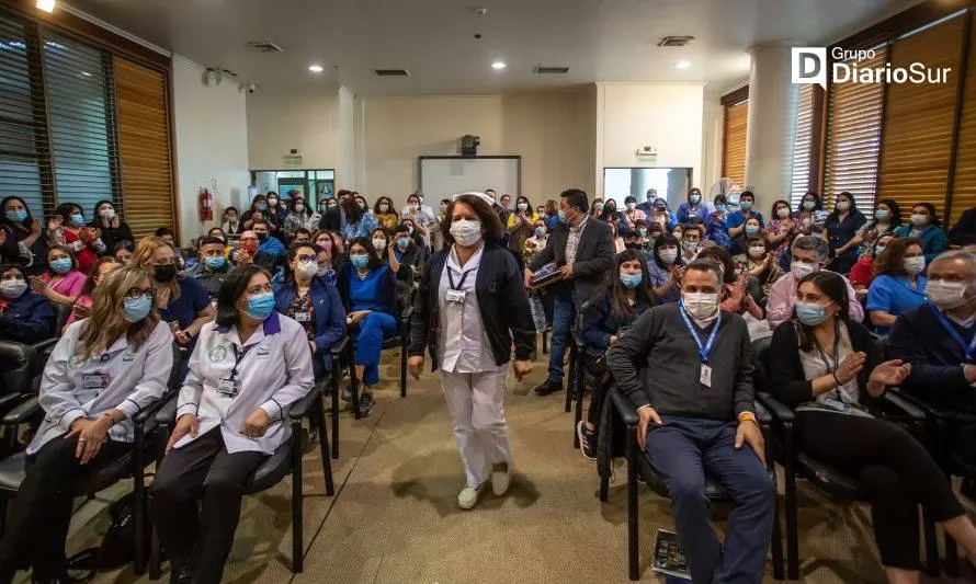 Distinguen a funcionarios con 30 años de servicio en el Hospital de Osorno