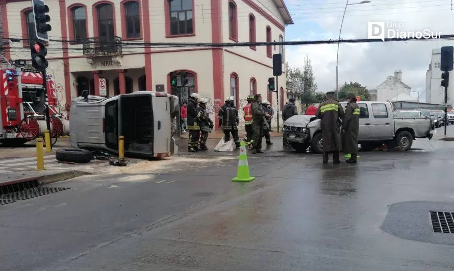 Tres lesionados deja nueva colisión en el centro de Osorno