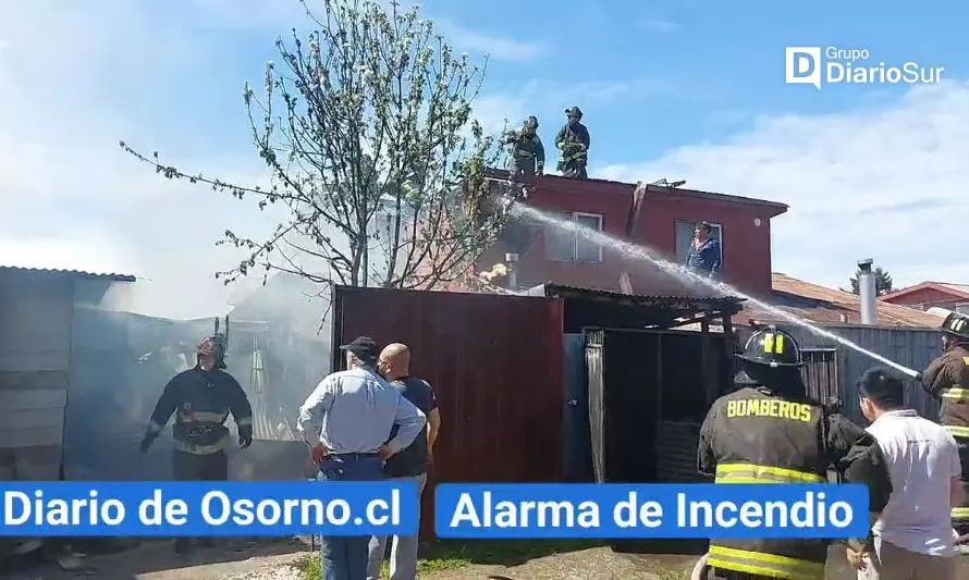 Violento incendio afectó a cuatro viviendas en sector oriente de Osorno