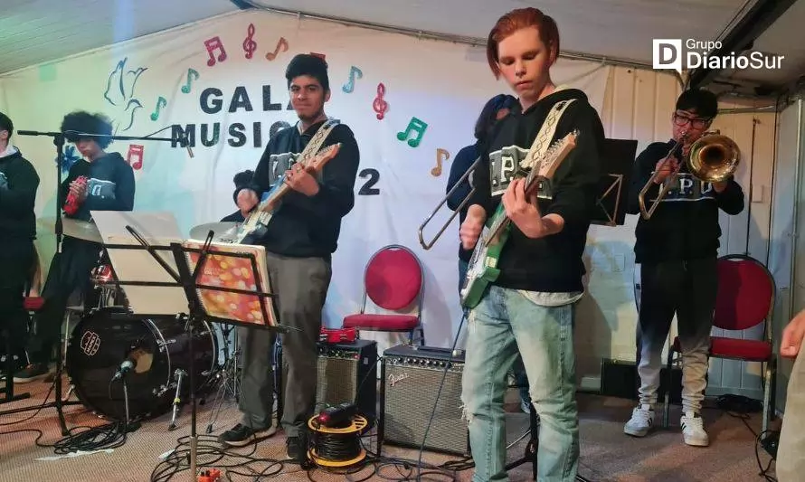 Instituto Politécnico de Osorno presentó a su banda de rock