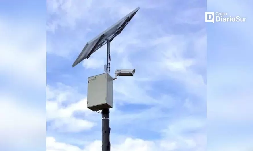 Puyehue busca instalar postes inteligentes que incluyen cámara de seguridad 
