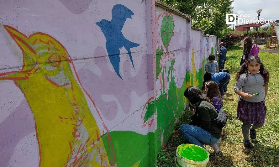 Corporación Pilmaiquén trae muralismo, canto y poesía a Osorno