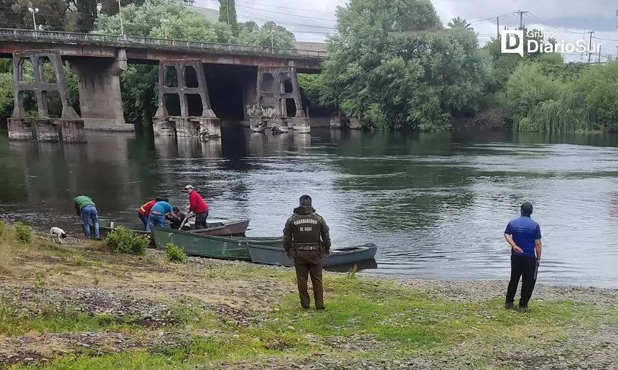 Heroicos conductores rescatan a joven que se lanzó al río Rahue
