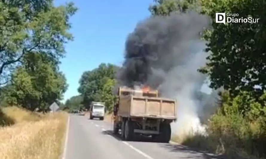 Reportan incendio en camión cerca de Ruta Internacional 215
