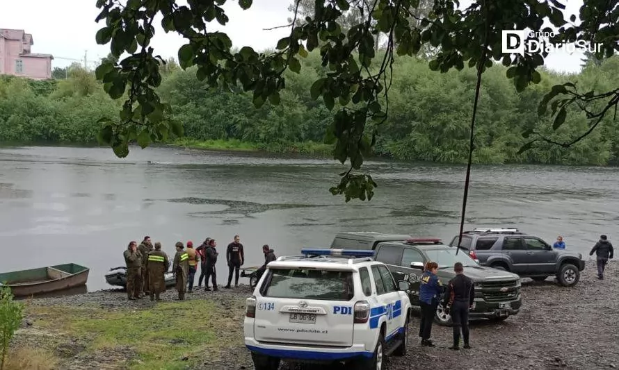 Buzos del GOPE encuentran cuerpo de joven arrastrado por río Rahue