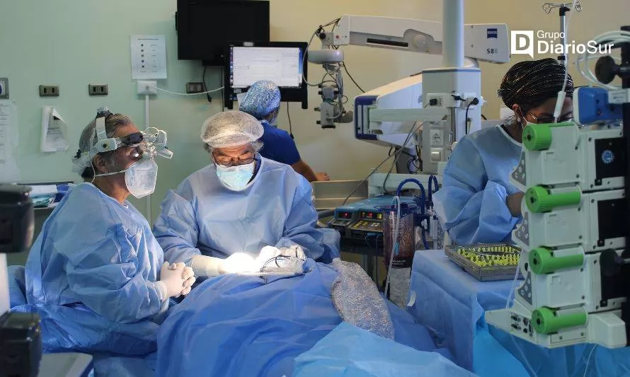 Realizan inédita cirugía a tres pacientes oftalmológicos en Osorno