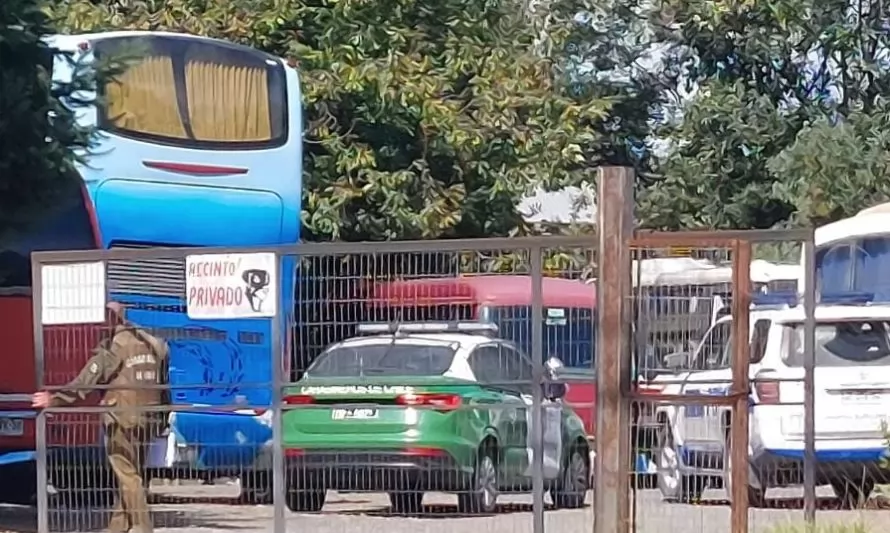 Reportan a hombre fallecido en estacionamiento en Osorno
