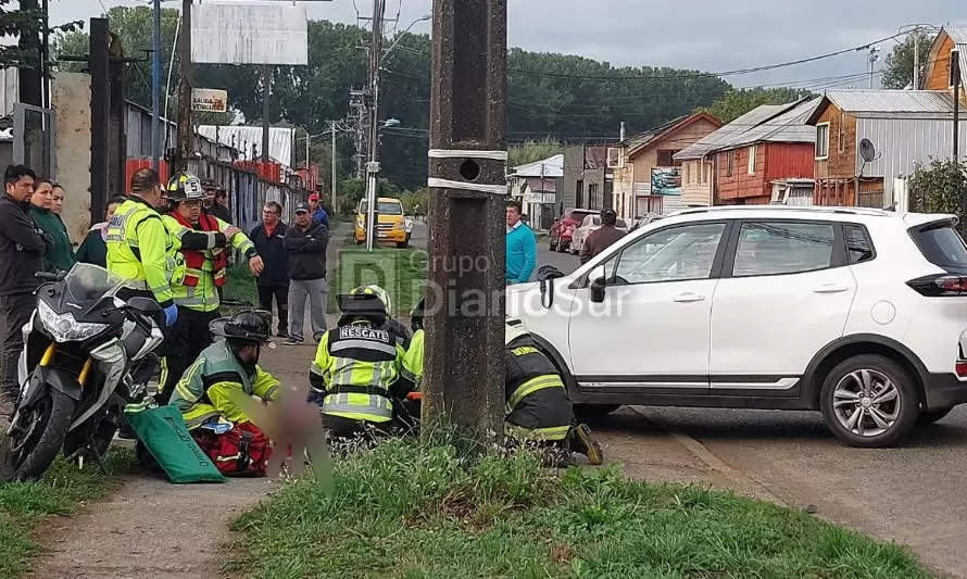 Colisión de vehículo y motocicleta deja un lesionado en Osorno