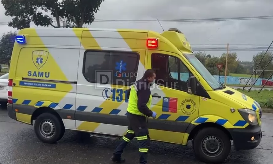 Colisión de auto y motocicleta deja un lesionado en Osorno