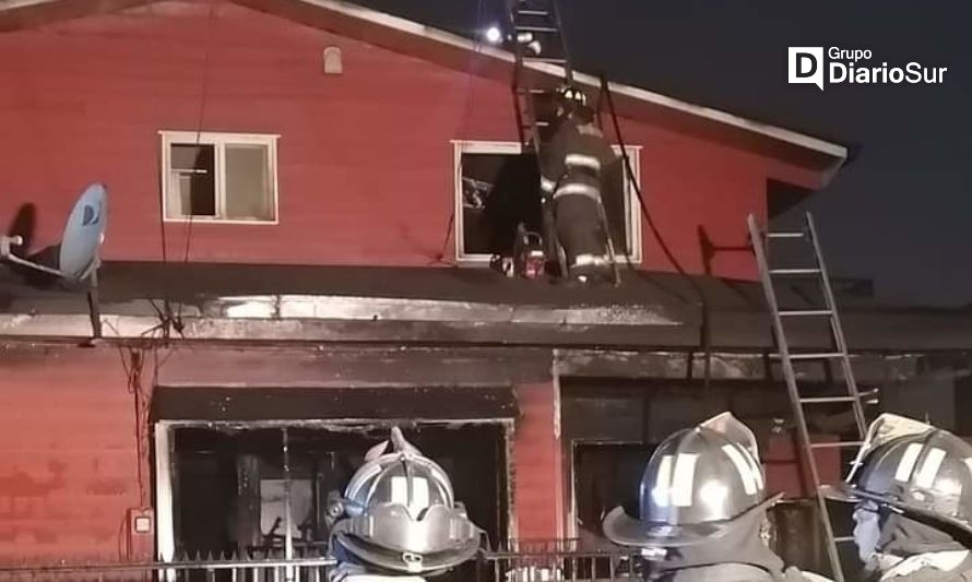 Matrimonio saltó por el balcón tras incendio de su casa en Osorno 