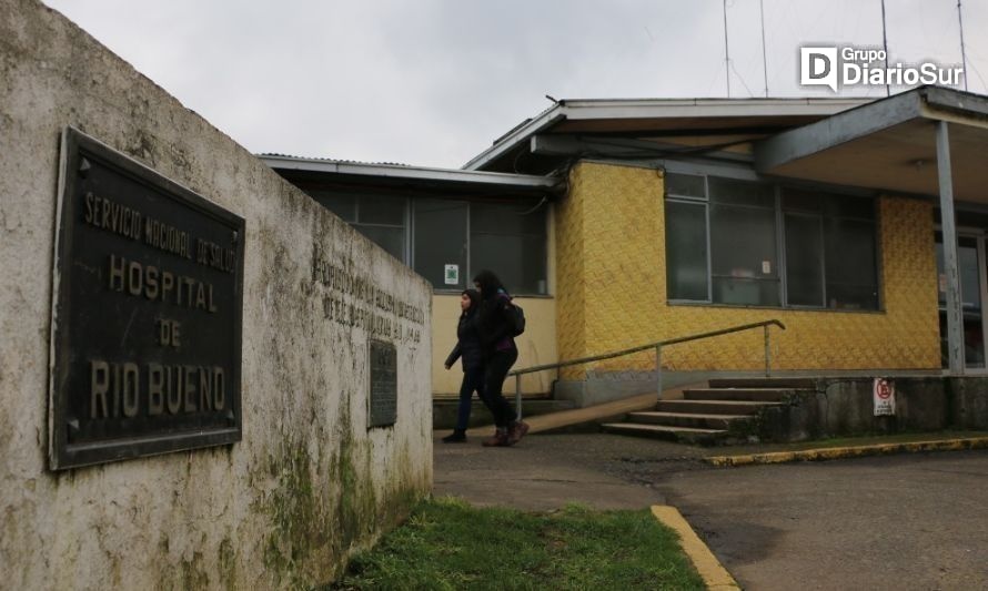 Inician auditoría por muerte de paciente en patio del Hospital de Río Bueno