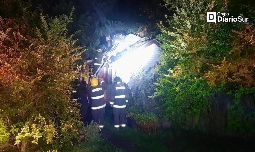 Bomberos y Carabineros controlaron amago de incendio en Cancura