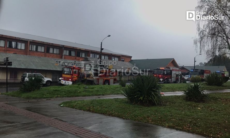 Nuevamente evacuan colegio en Osorno este jueves 