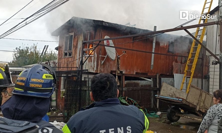 Incendio generó graves daños en dos casas en Osorno