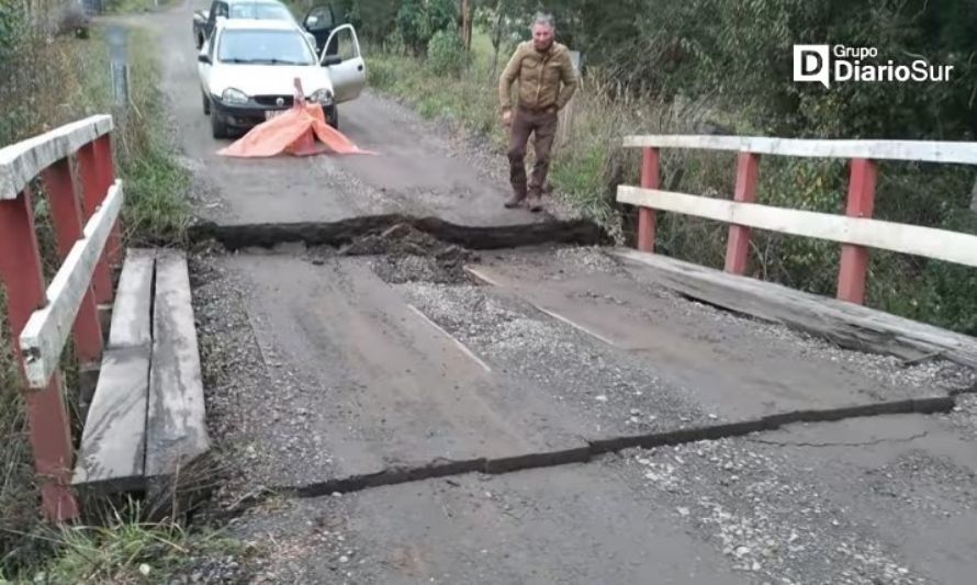 Vialidad realiza labores tras colapso de puente en Río Negro