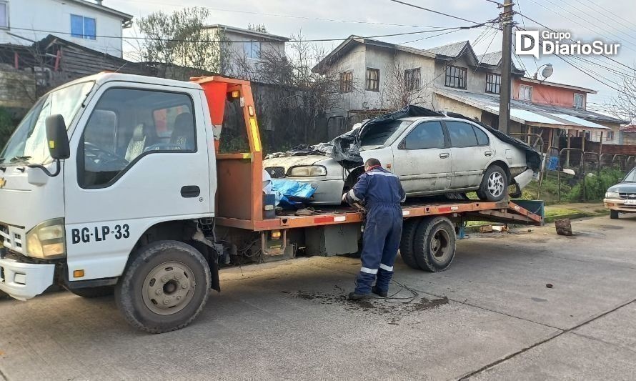 Quioscos y vehículos abandonados en la mira para su retiro de las calles en Osorno
