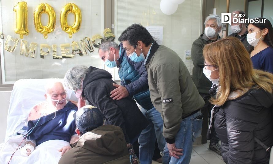 Se recupera adulto mayor que sufrió quemaduras en incendio y celebra 100 años de vida 